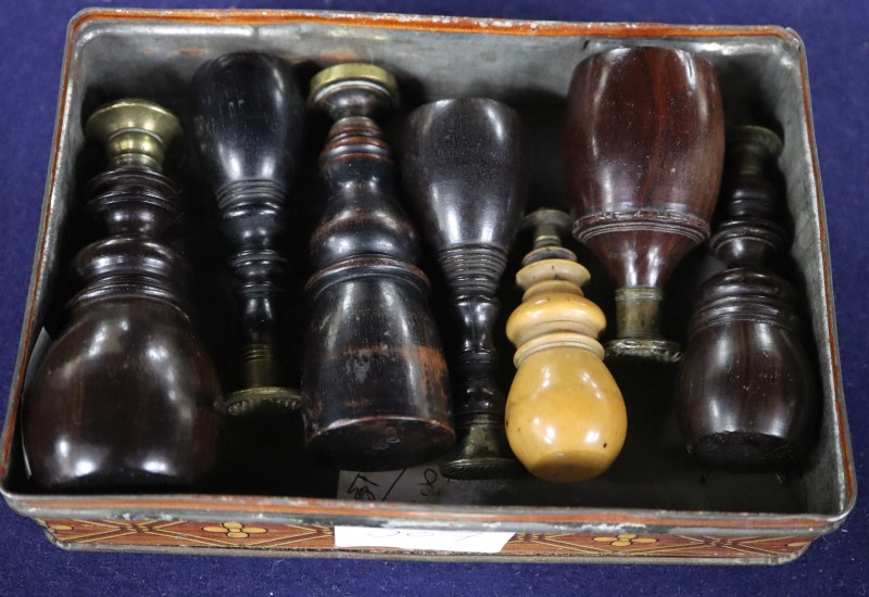 Six 19th century ebony handled desk seals and a boxwood example (7)